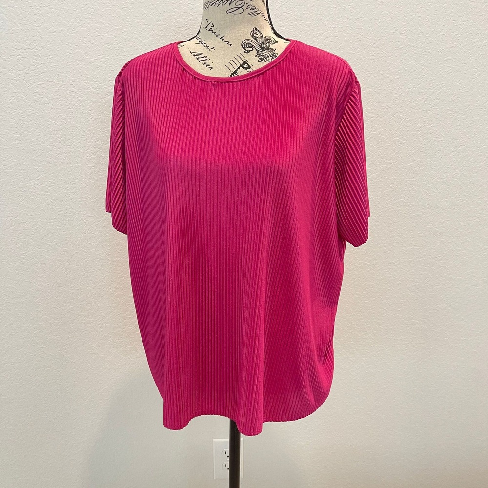 Studio C Pink Pleated Top Medium Short‎ Sleeve Blouse Made in USA Women